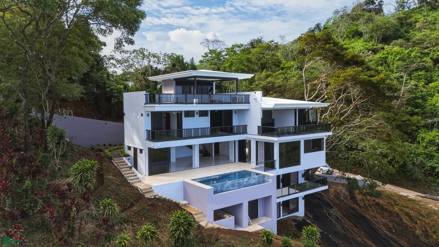 Casa el Pacifico, La Reserva Camaronal